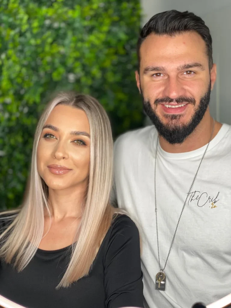 Balayage blond platinat pe păr drept – The Crib Hair Studio București