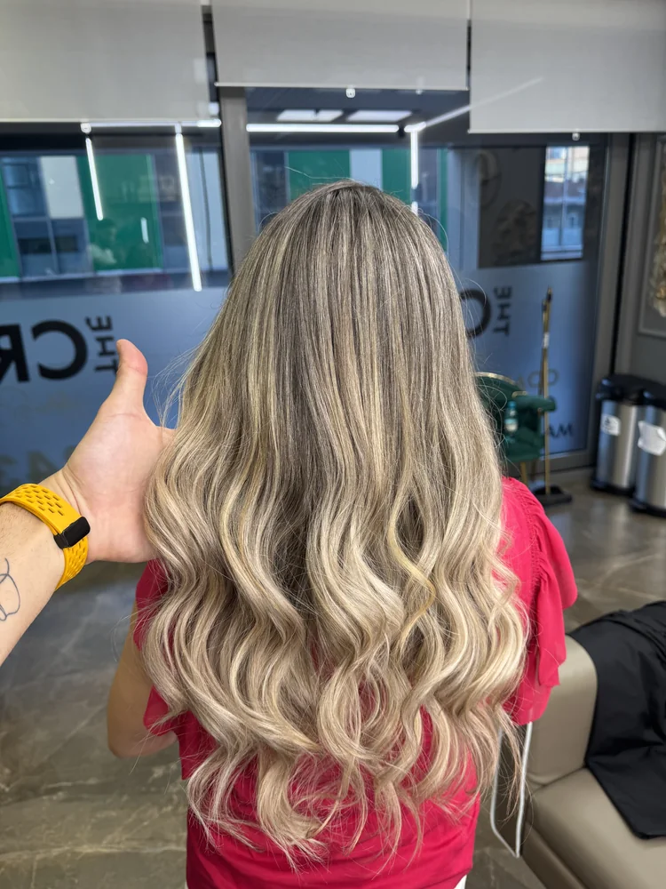 Balayage vanilla blond, blond cremos pe păr lung – salon The Crib București
